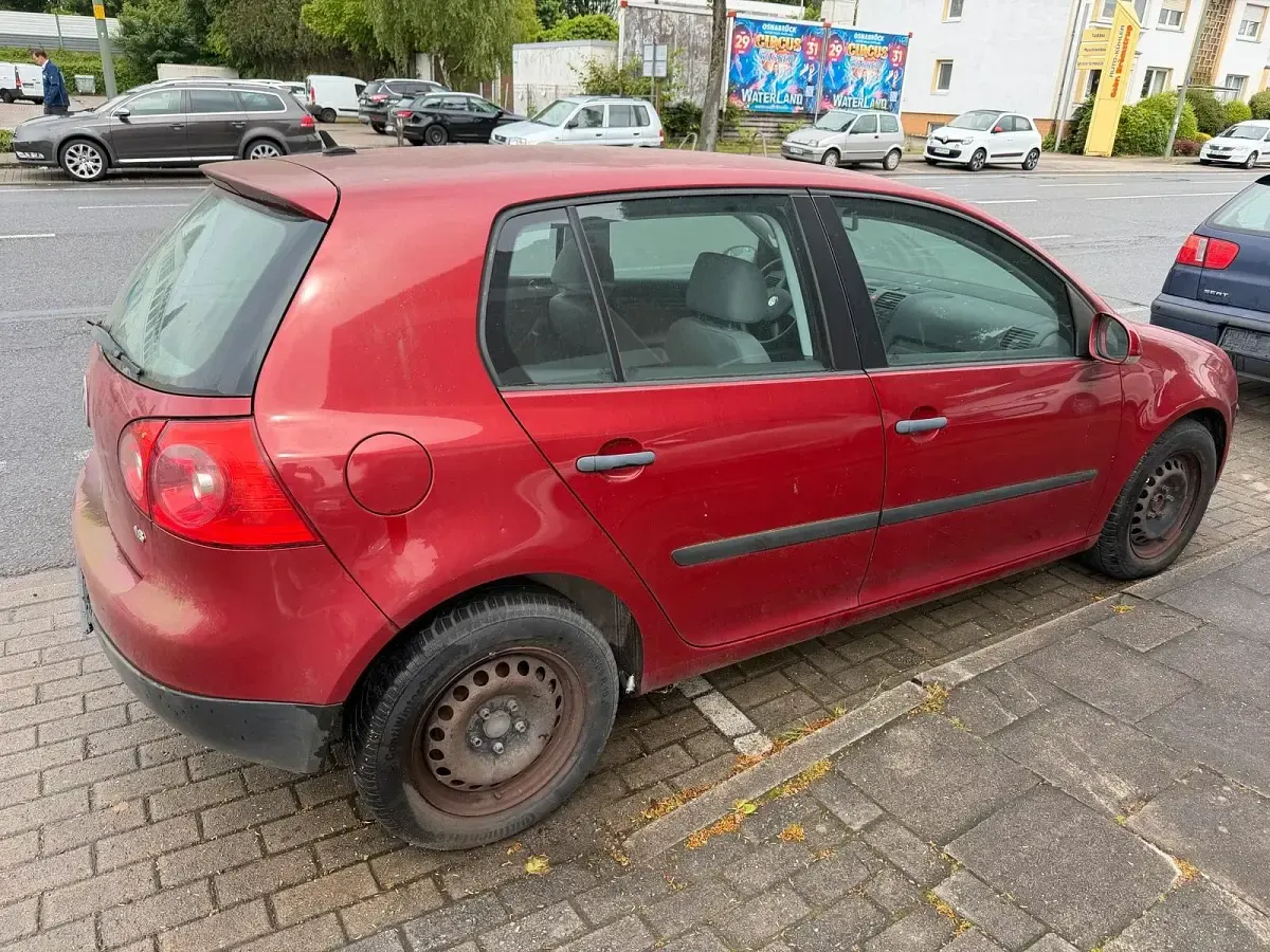 Second-hand VW Golf IV 90 CP (66 kW) 2004 Roșu Berlinǎ