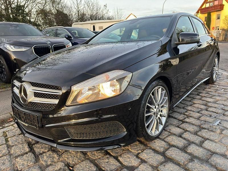 Schwarz Gebraucht 2012 Mercedes A200 Sportline Limousine | 12.880 € (Etwas zu teuer) - Bild 1/4