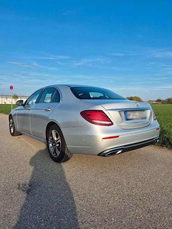 Second-hand Mercedes E220 194 CP (142 kW) 2019 Argintiu Berlinǎ