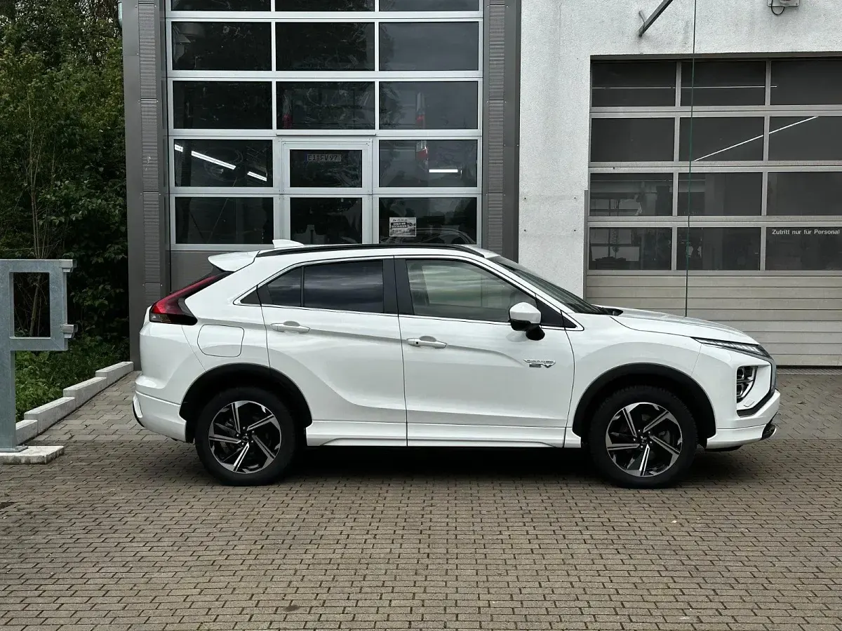 Gebraucht Mitsubishi Eclipse Cross Plus 188 PS (138 kW) 2022 Weiß SUV