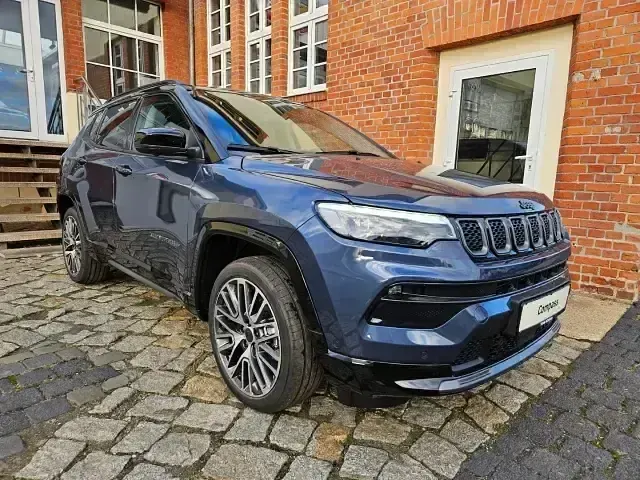 Usado Jeep Compass Summit 131 HP (96 kW) 2024 Azul SUV