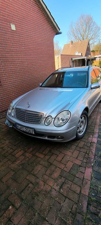 Gebraucht Mercedes 220 150 PS (110 kW) 2005 Silber Kombi