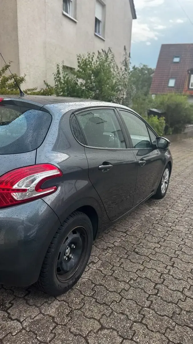 Gebraucht Peugeot 208 95 PS (69 kW) 2012 Grau Kleinwagen