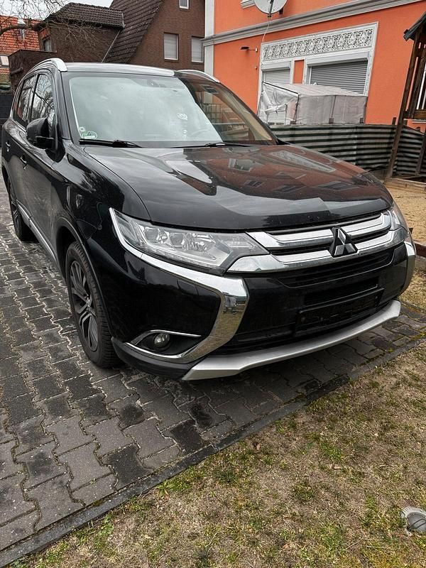 Gebraucht Mitsubishi Outlander 150 PS (110 kW) 2015 Schwarz SUV