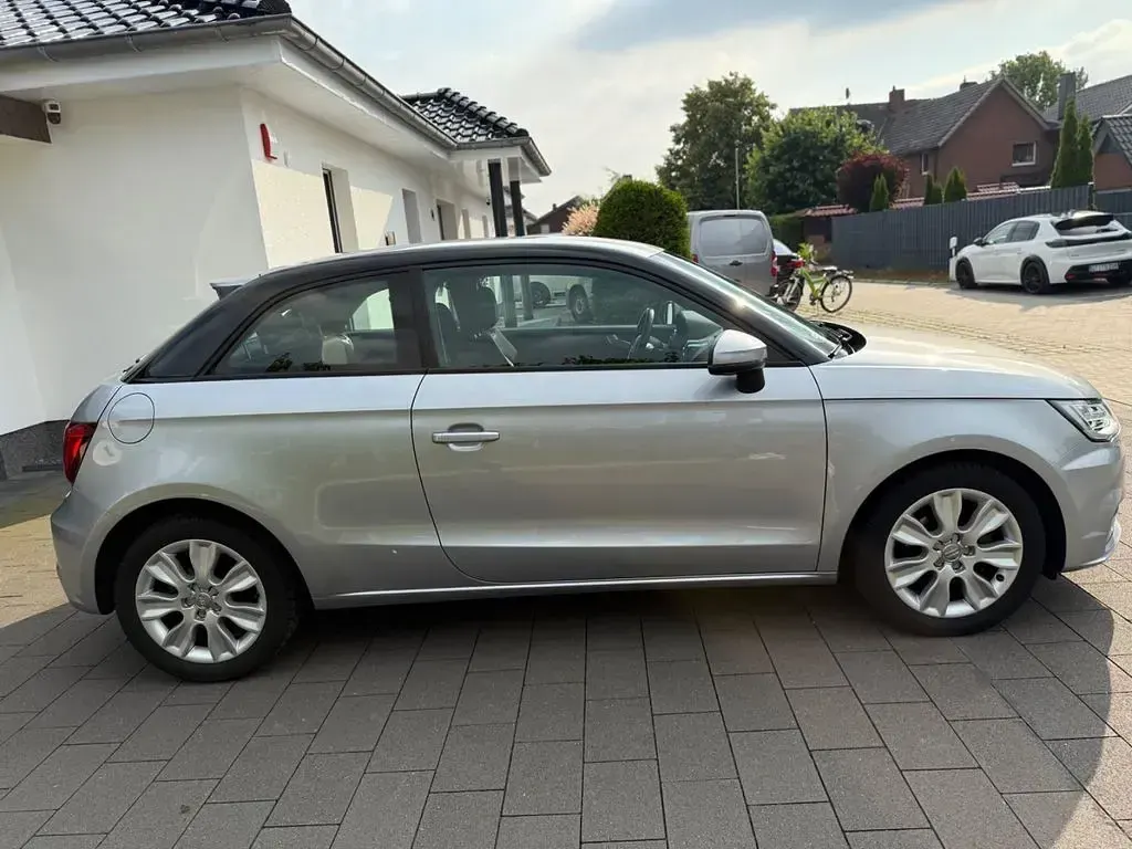 Gebraucht Audi A1 Ambiente 82 PS (60 kW) 2016 Silber Kleinwagen