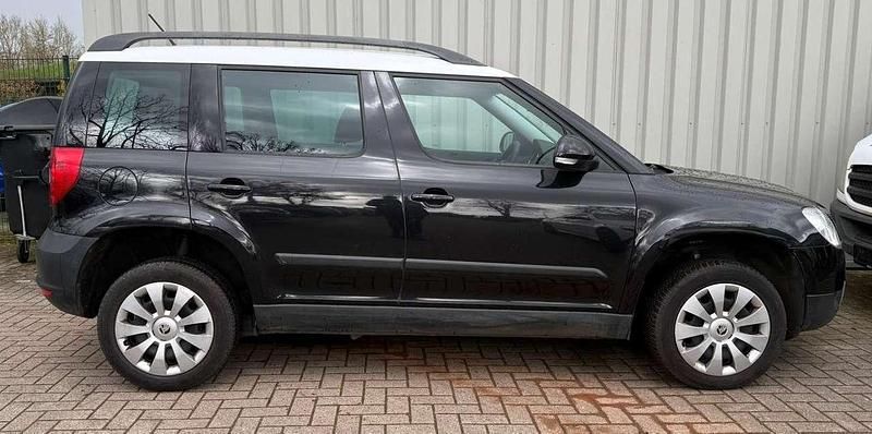 Gebraucht Skoda Yeti Plus Edition 105 PS (77 kW) 2012 Schwarzmagic perleffekt SUV