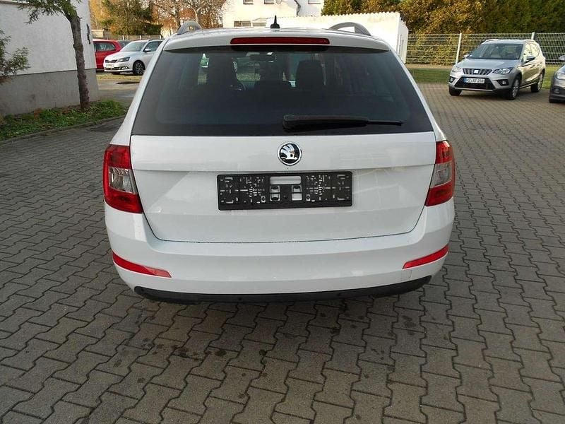 Gebraucht Skoda Octavia 150 PS (110 kW) 2016 Weiß Kleinwagen
