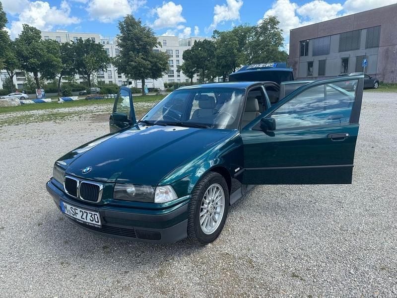 Grün Gebraucht 1997 BMW 318 Limousine | 2.999 € (Superpreis) - Bild 1/4