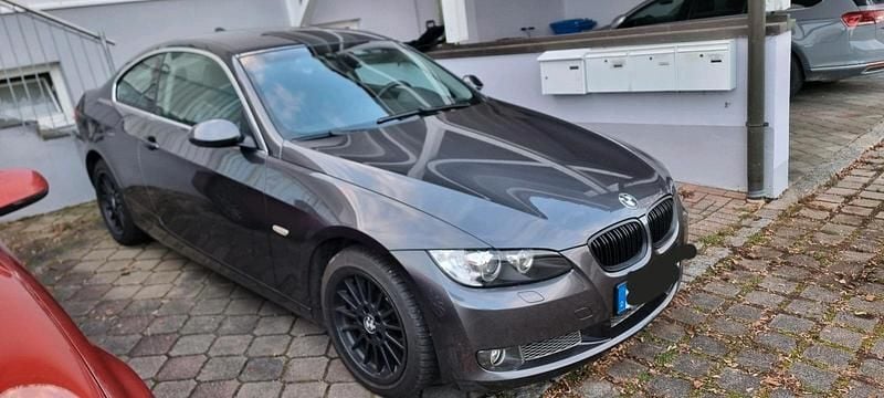Grau Gebraucht 2008 BMW 335 Coupé | 15.500 € (Fairer Preis) - Bild 1/4