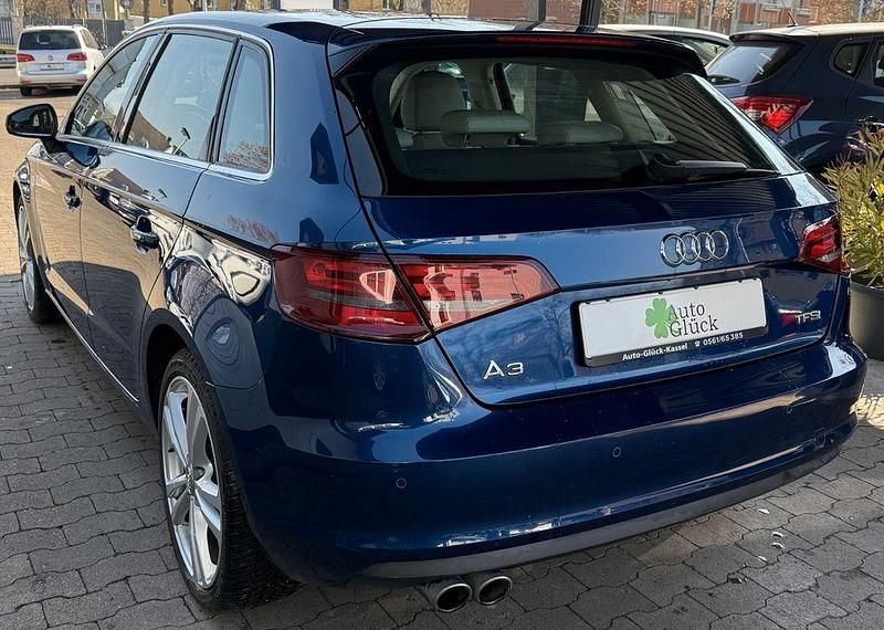 Używany Audi A3 Ambiente 140 KM (102 kW) 2014 Niebieski Sedan/Limuzyna
