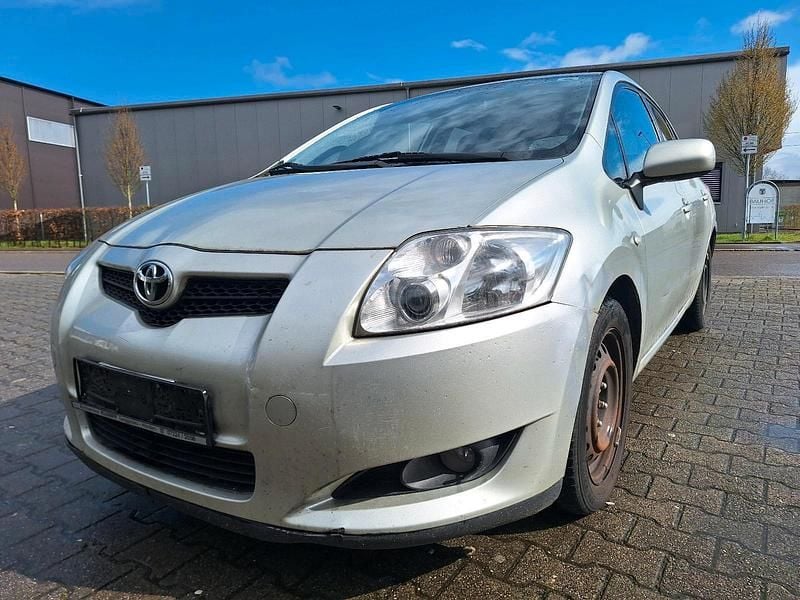 Gebraucht Toyota Auris 97 PS (71 kW) 2008 Silber Kleinwagen