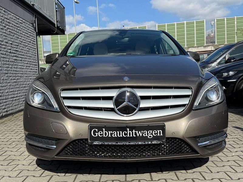 Gebraucht Mercedes B220 170 PS (125 kW) 2014 Grau Van / Kleinbus