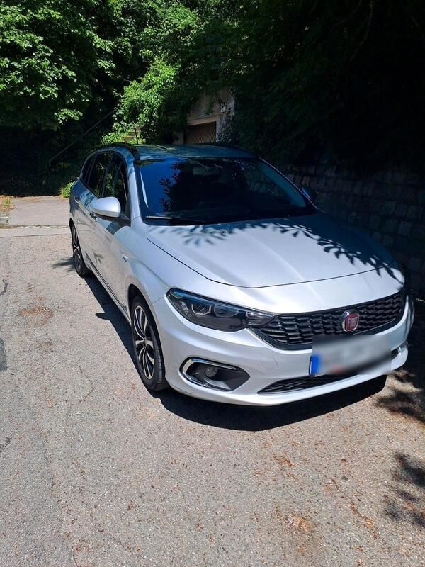 Silber Gebraucht 2017 Fiat Tipo Lounge Kombi | 9.100 € (Fairer Preis) - Bild 1/4
