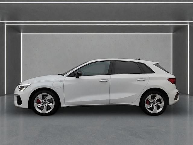Gebraucht Audi A3 Sportback e-tron S-Line 245 PS (180 kW) 2023 Gletscherweiß metallic Kleinwagen