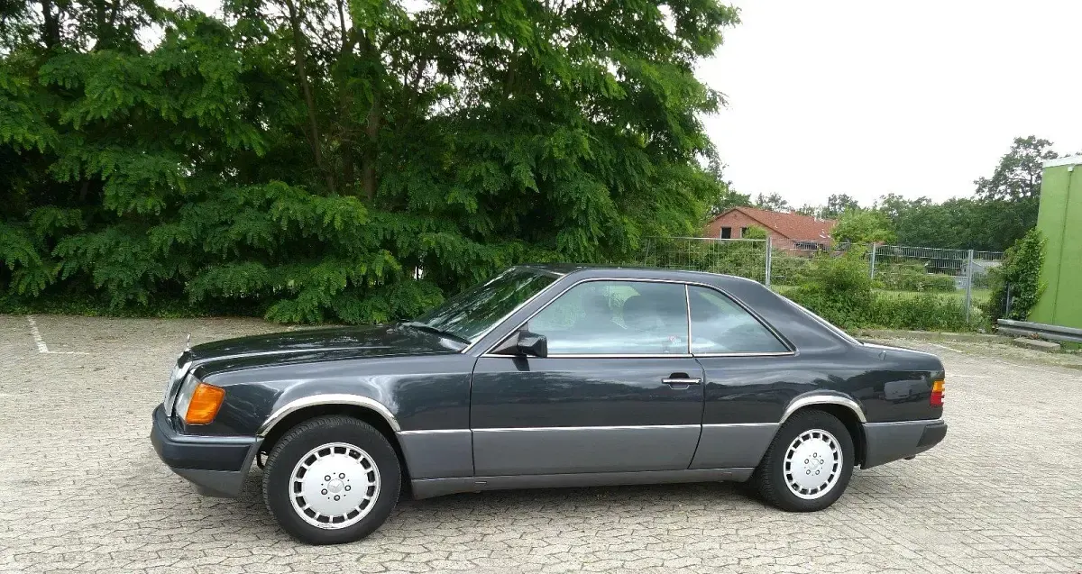 Gebraucht Mercedes 230 132 PS (97 kW) 1991 Schwarz Coupé