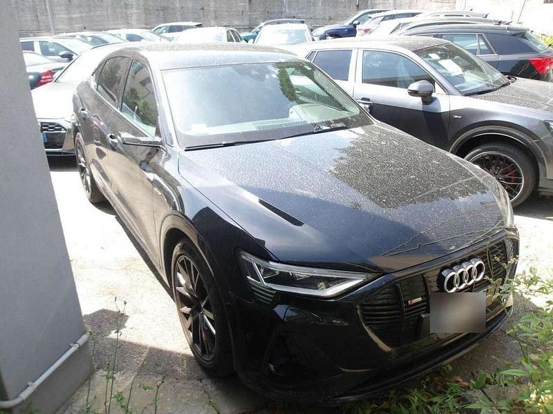Mythosschwarz metallic Gebraucht 2022 Audi e-tron Sportback S-Line SUV | 36.280 € (Fairer Preis) - Bild 1/2