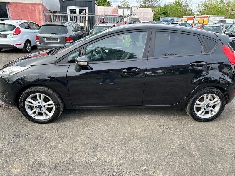 Gebraucht Ford Fiesta Trend 80 PS (58 kW) 2016 Schwarz Kleinwagen