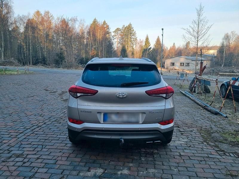 Gebraucht Hyundai Tucson 177 PS (130 kW) 2015 Andere farben SUV