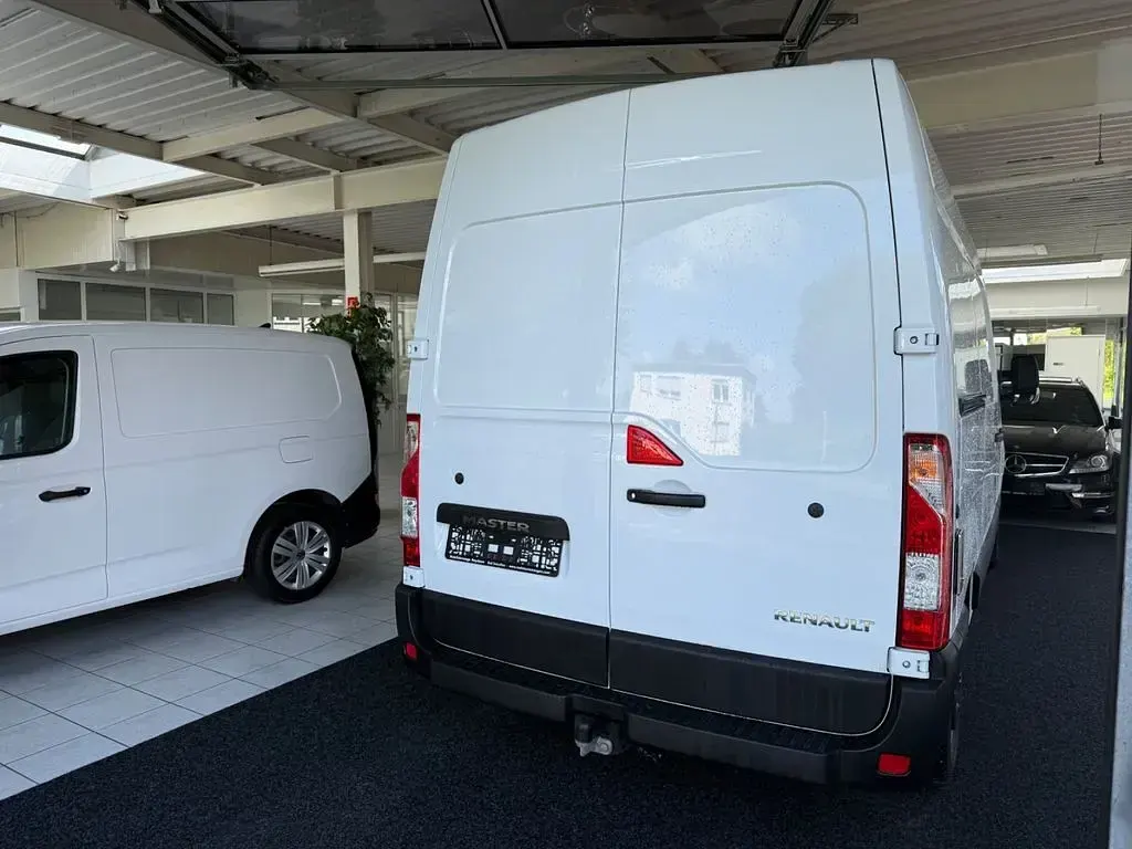 Używany Renault Master 136 KM (100 kW) 2020 Biały Minivan