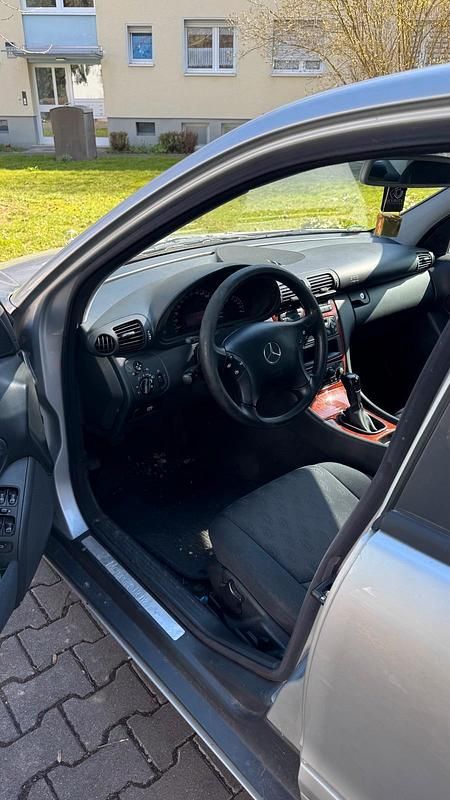 Gebraucht Mercedes C220 149 PS (109 kW) 2002 Silber Limousine