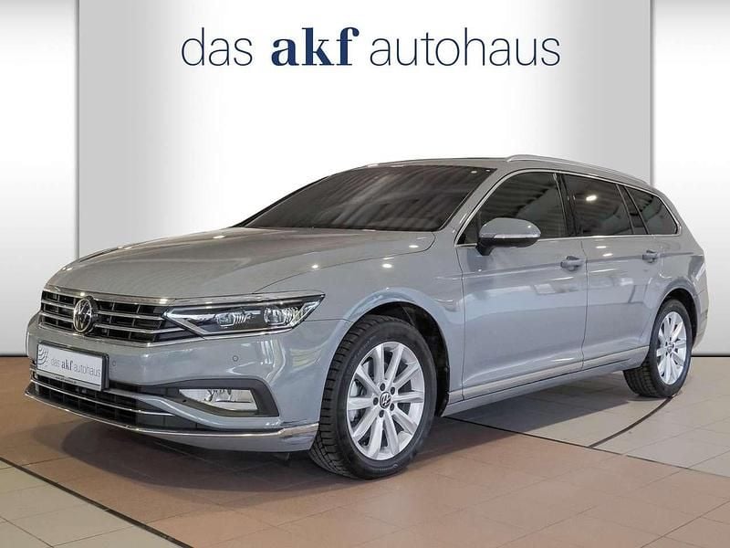 Mondsteingrau Gebraucht 2024 VW Passat Elegance Kombi | 31.150 € (Fairer Preis) - Bild 1/4