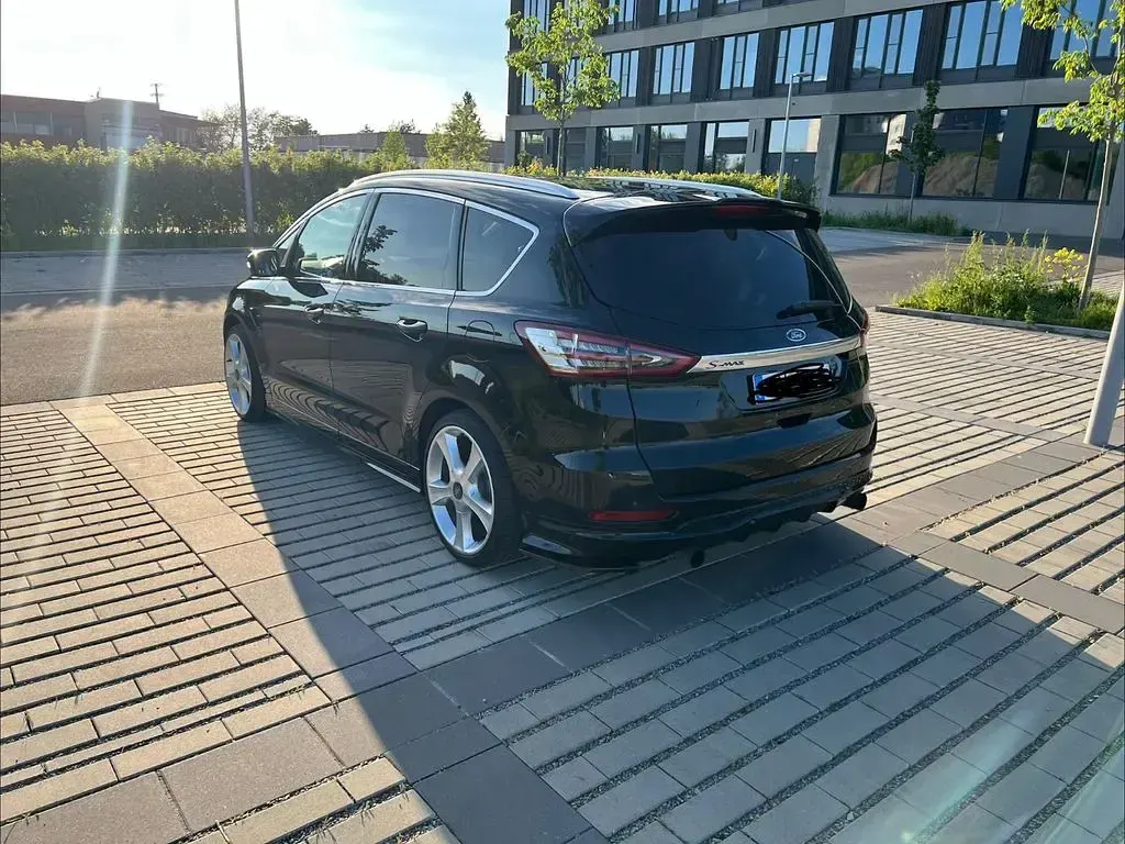 Gebraucht Ford S-MAX Titanium 160 PS (117 kW) 2016 Schwarz Van / Kleinbus