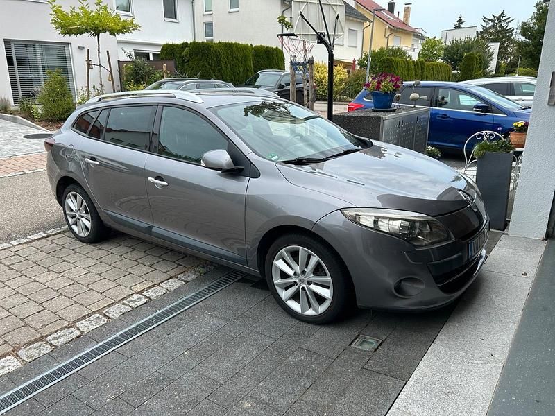 Grau Gebraucht 2010 Renault Mégane GrandTour Kombi | 4.250 € - Bild 1/4
