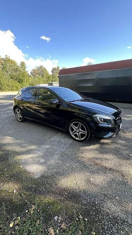 Schwarz Gebraucht 2012 Mercedes A180 Kleinwagen | 6.150 € (Fairer Preis) - Bild 1/4