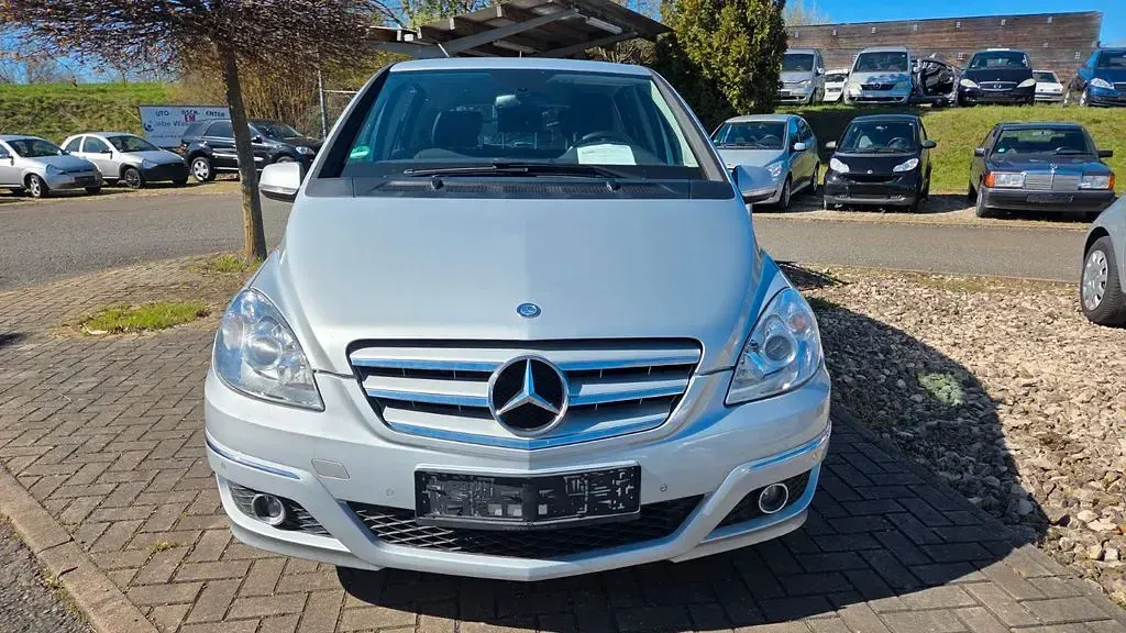 Gebraucht Mercedes B160 95 PS (69 kW) 2011 Silber Kleinwagen