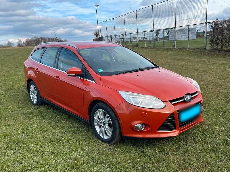 Usata Ford Focus 140 CV (102 kW) 2012 Arancione Station wagon