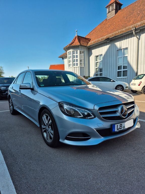 Silber Gebraucht 2013 Mercedes E250 Avantgarde Limousine | 19.900 € (Fairer Preis) - Bild 1/4