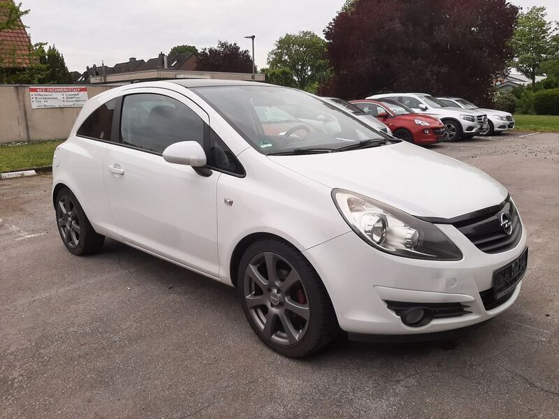 Weiß Gebraucht 2009 Opel Corsa Color Edition Limousine | 2.390 € (Fairer Preis) - Bild 1/4