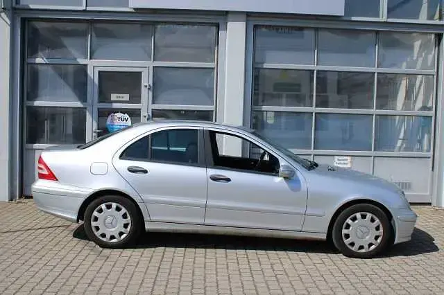 Gebraucht Mercedes C180 143 PS (105 kW) 2007 Iridiumsilber  metalliclack Limousine