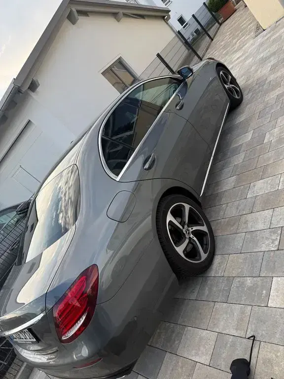 Gebraucht Mercedes E200 184 PS (135 kW) 2019 Grau Limousine