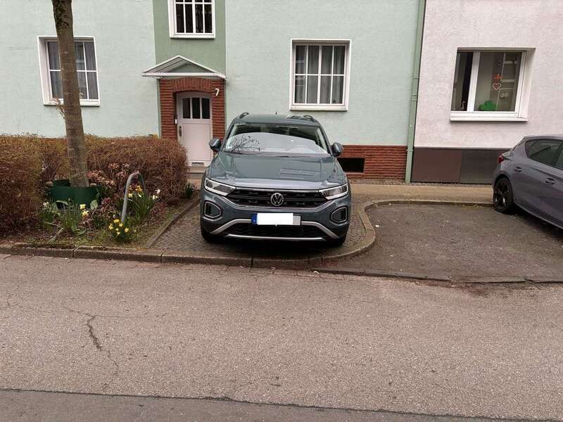 Blau Gebraucht 2022 VW T-Roc Life SUV | 26.500 € (Guter Preis) - Bild 1/4