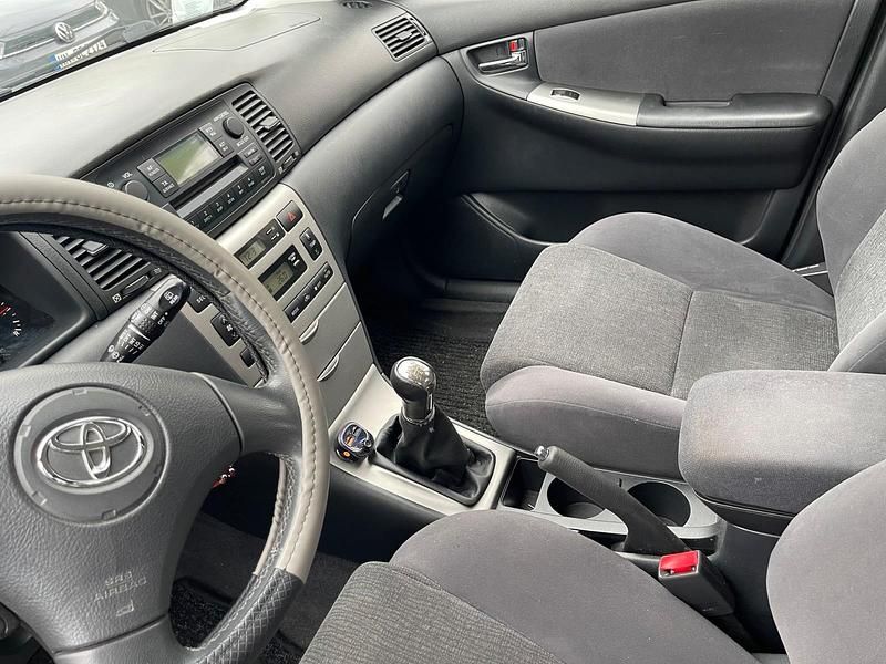 Gebraucht Toyota Corolla 110 PS (80 kW) 2003 Silber Limousine