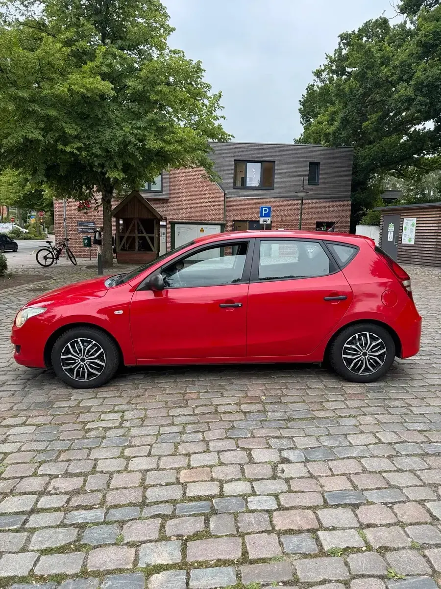 Gebraucht Hyundai i30 109 PS (80 kW) 2009 Rot Kleinwagen