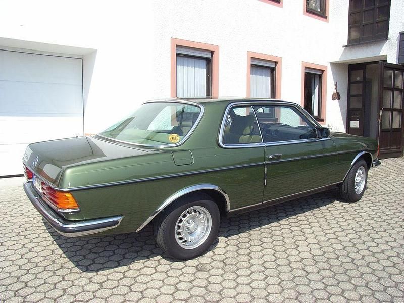 Gebraucht Mercedes 280 185 PS (136 kW) 1978 Grün Coupé
