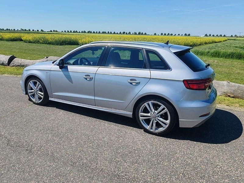 Gebraucht Audi A3 Ambiente 150 PS (110 kW) 2019 Silber Limousine