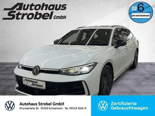 Oryxweiß perlmutteffekt Gebraucht 2024 VW Passat Style Kombi | 49.990 € - Bild 1/3