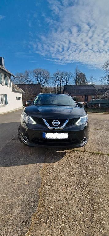 Schwarz Gebraucht 2017 Nissan Qashqai Black Edition SUV | 12.999 € (Etwas zu teuer) - Bild 1/4