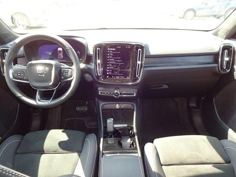 Gebraucht Volvo C40 300 kW (408 PS) 2021 Fusion red / metallic SUV