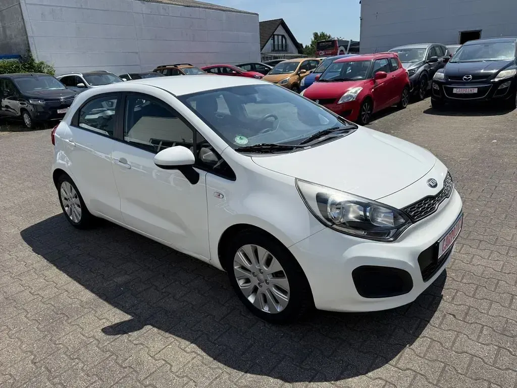 Gebraucht Kia Rio Edition 7 86 PS (63 kW) 2012 Weiß Limousine
