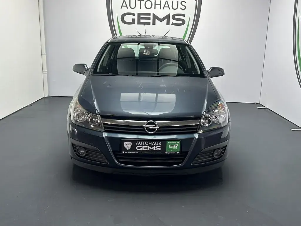 Używany Opel Astra Cosmo 101 KM (74 kW) 2006 Szary Sedan/Limuzyna