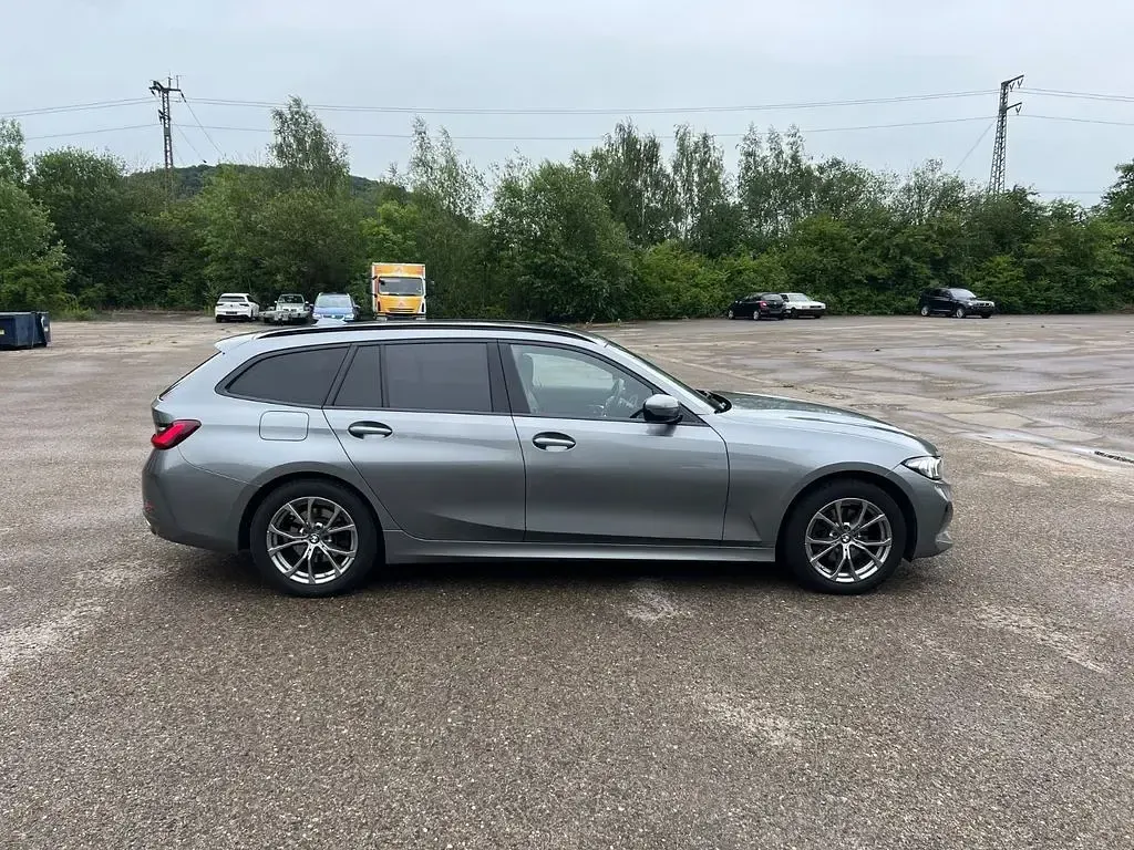 Gebraucht BMW 320 Sport Line 190 PS (139 kW) 2023 Grau Kombi