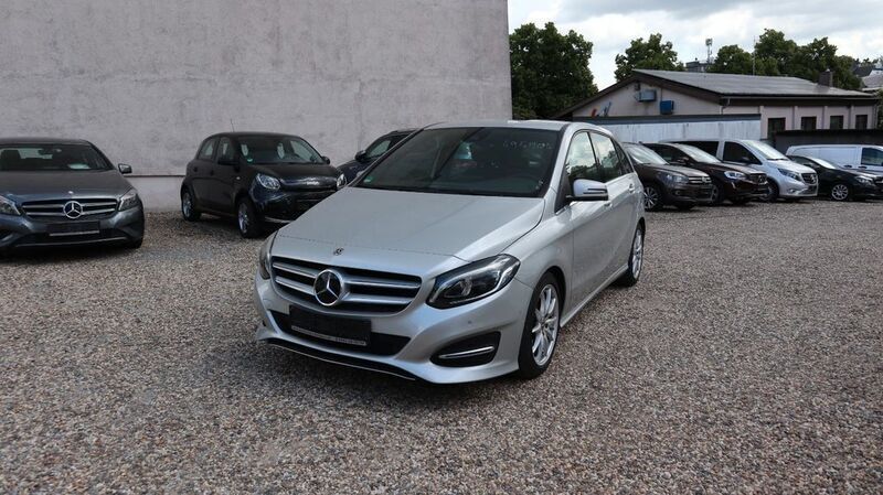 Silber Gebraucht 2018 Mercedes B220 Van / Kleinbus | 17.790 € (Fairer Preis) - Bild 1/4