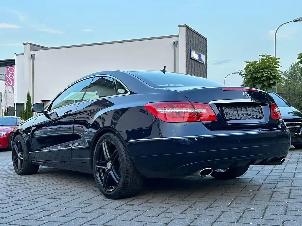 Gebraucht Mercedes E350 265 PS (194 kW) 2011 Blau Coupé