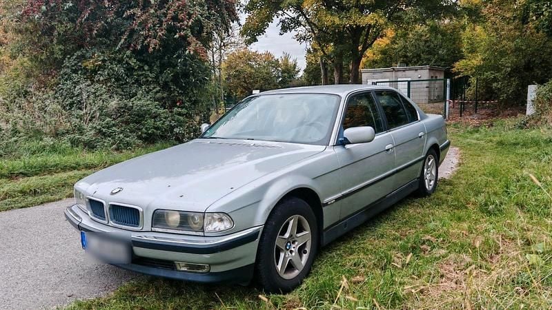 Silber Gebraucht 1996 BMW 728 Limousine | 3.999 € (Superpreis) - Bild 1/4