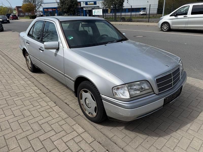 Gebraucht Mercedes C180 122 PS (89 kW) 1994 Silber Limousine