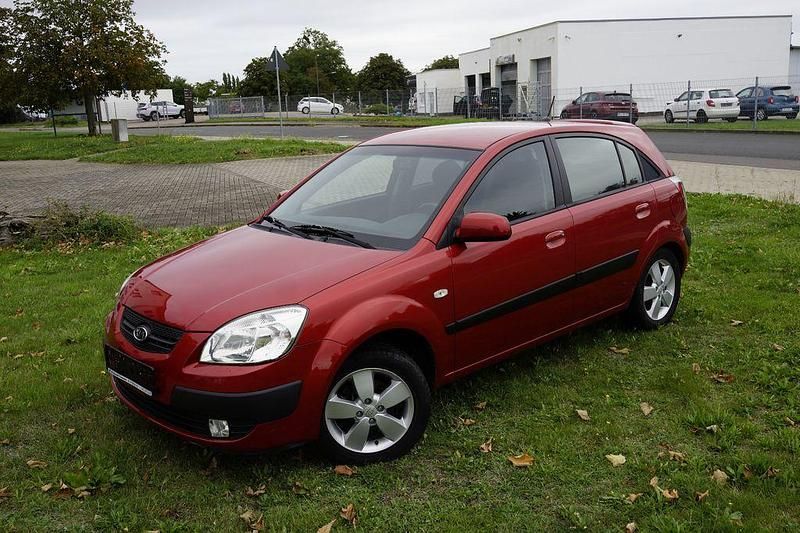 Rot Gebraucht 2008 Kia Rio 4 Limousine | 4.999 € (Fairer Preis) - Bild 1/4